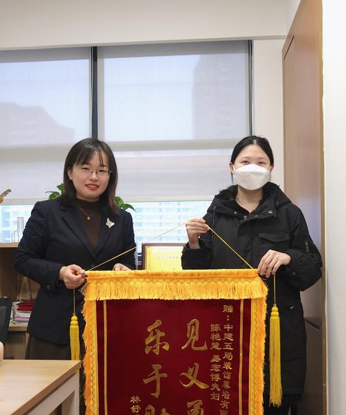 助人为乐、见义勇为的小故事（一个普通人的大爱与勇气）