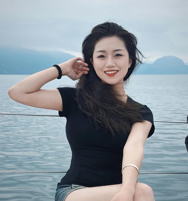勇敢面对挑战（一个女孩的坚持与成长）