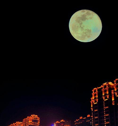 月光下的镇子（一个关于回家的故事）