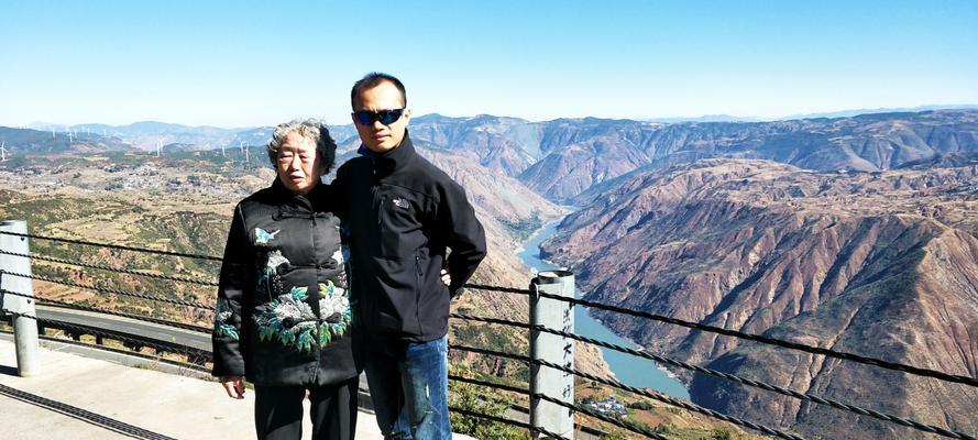 父爱如山，母爱似水（父爱如山，母爱似水）