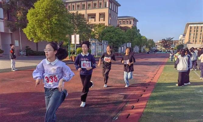 汗水青春奋斗不息（一个男孩用汗水浇灌出的成长经历）